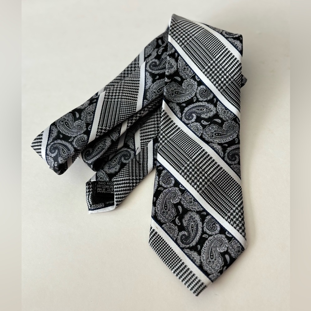 Vintage Large Paisley Gray and Black Tie